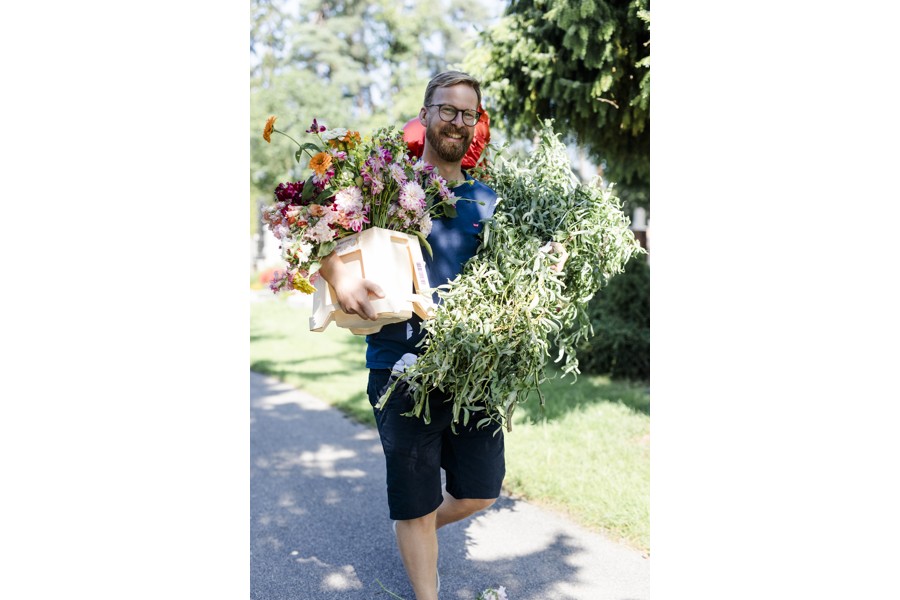 Foto: wko Mann mit Blumen