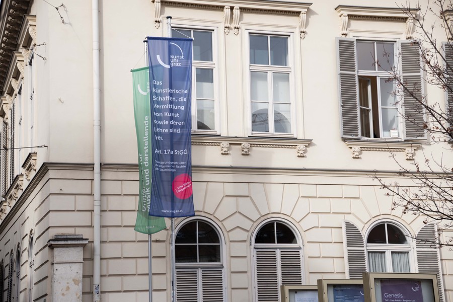 Palais_Meran_Fahne_Kunst_Freiheit