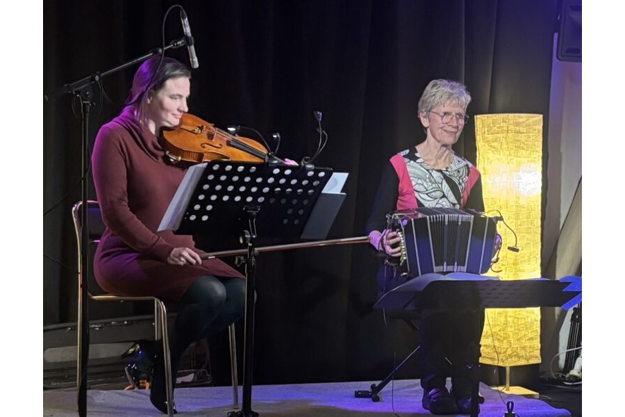 Novi Soni Irma Servatius (Bratsche, Komposition) & Eva Jiménez (Bandoneon, Piano, Komposition)