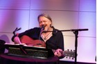 Chris Watzik spielt Lieder von Schiffkowitz